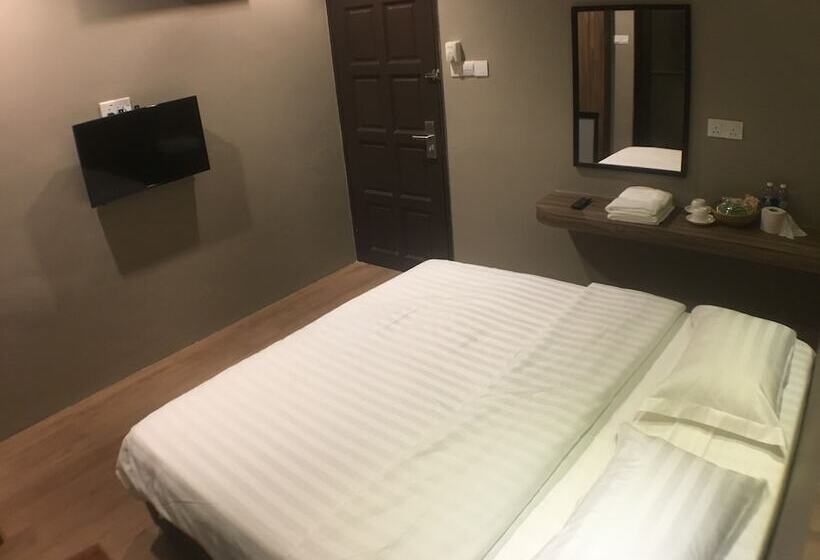 Deluxerum King Size Säng, Talents Motor Park