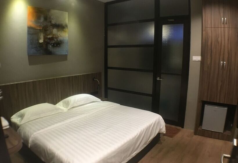 Deluxerum King Size Säng, Talents Motor Park