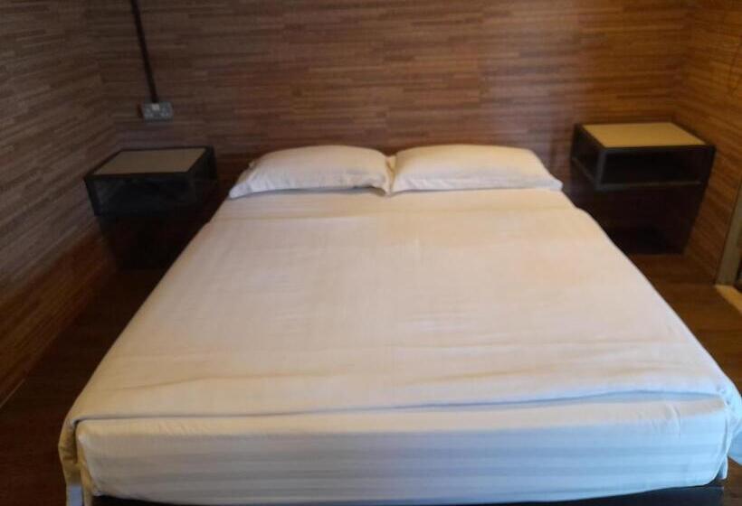 Superior Rum, Talents Motor Park