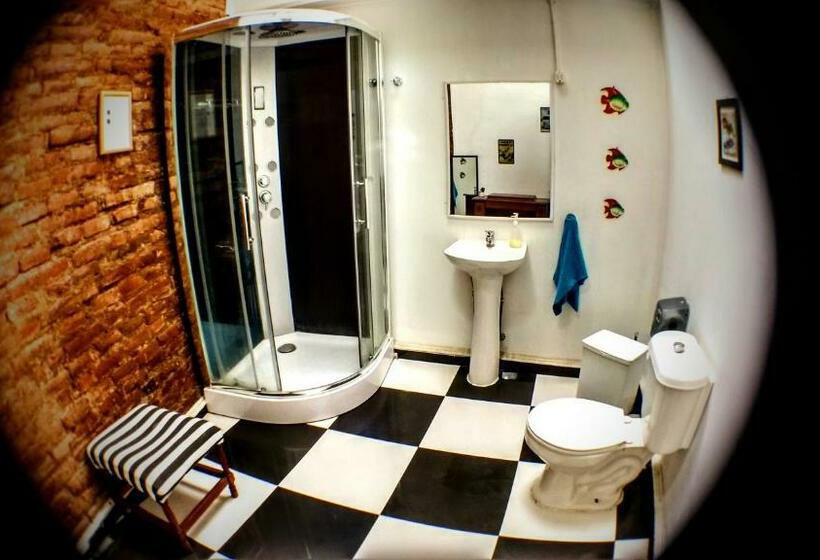 اتاق استاندارد چهارنفره با سرویس بهداشتی مشترک, La Casa Piola