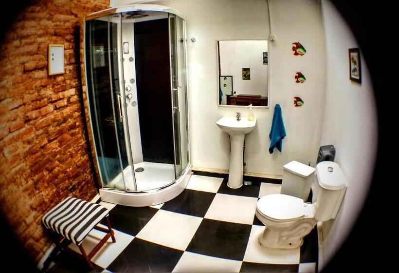 اتاق خانوادگی با سرویس بهداشتی مشترک, La Casa Piola