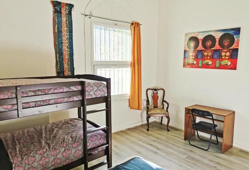 اتاق خانوادگی با سرویس بهداشتی مشترک, La Casa Piola