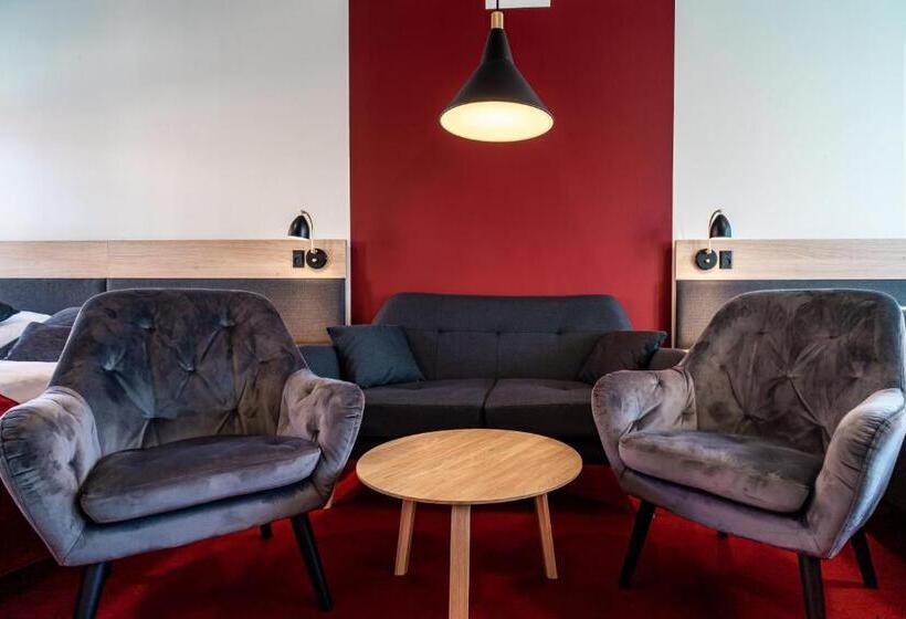 חדר משפחתי, Allinge