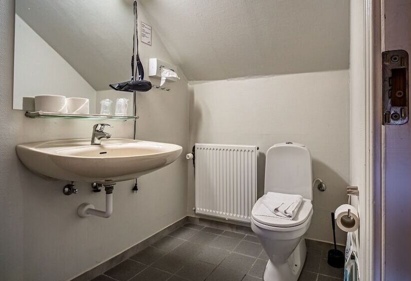 חדר סטנדרט לשלושה, Allinge