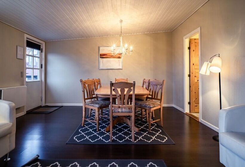 חדר משפחתי, Allinge