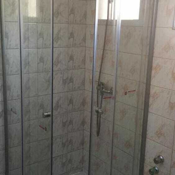 اتاق استاندارد سه نفره, Amaru Express