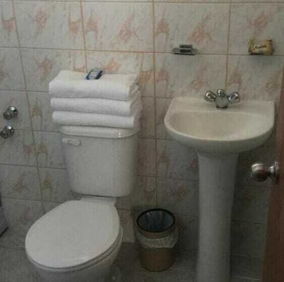 اتاق استاندارد سه نفره, Amaru Express