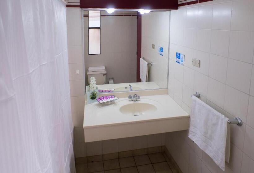 اتاق استاندارد, Amaru Express