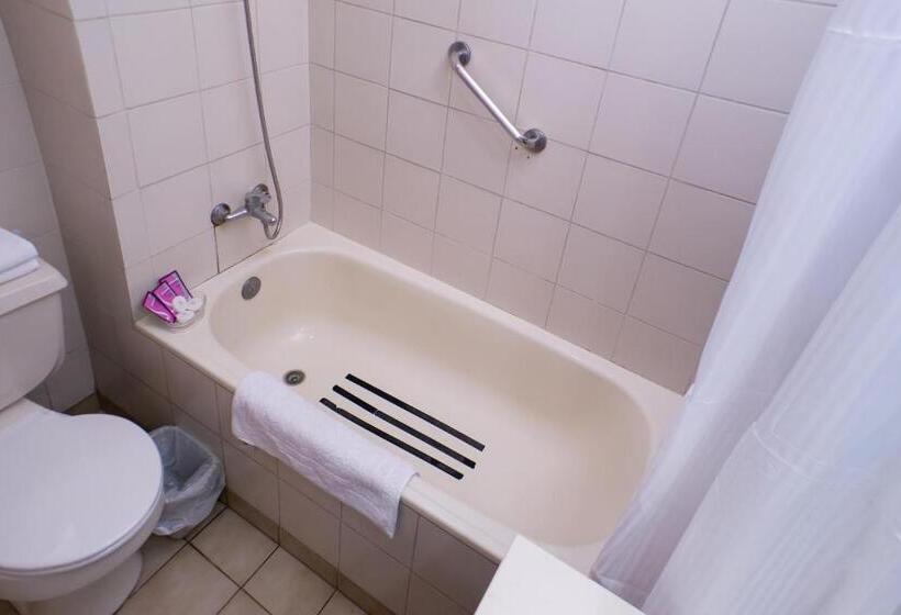 اتاق استاندارد سه نفره, Amaru Express