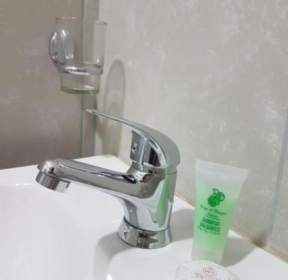 اتاق استاندارد سه نفره, Amaru Express