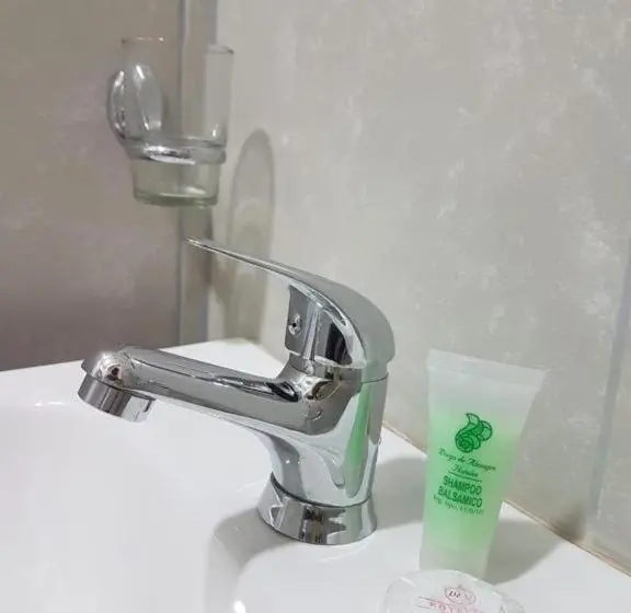 اتاق استاندارد سه نفره, Amaru Express