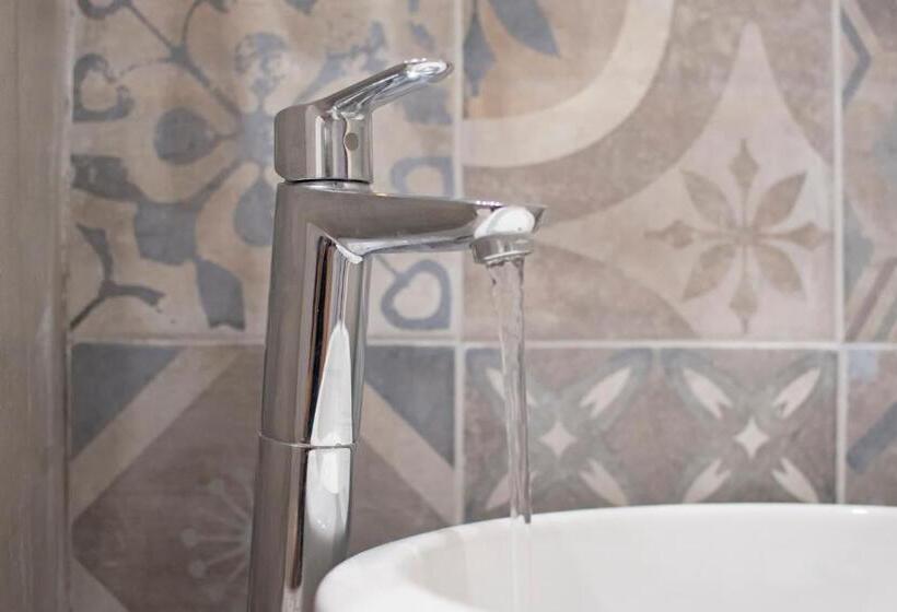 חדר משפחתי, Castillio