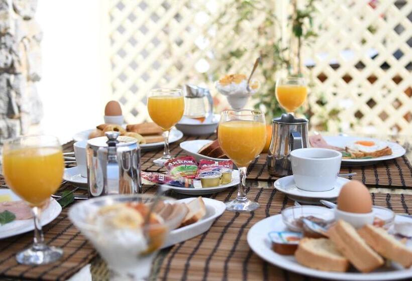 חדר משפחתי, Castillio