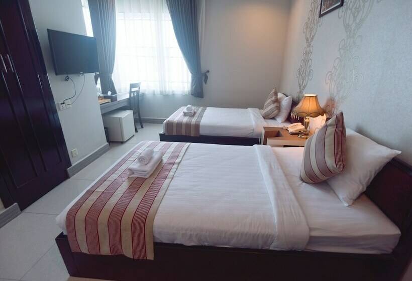 דירת חדר סופריור, Leaph Sokhak