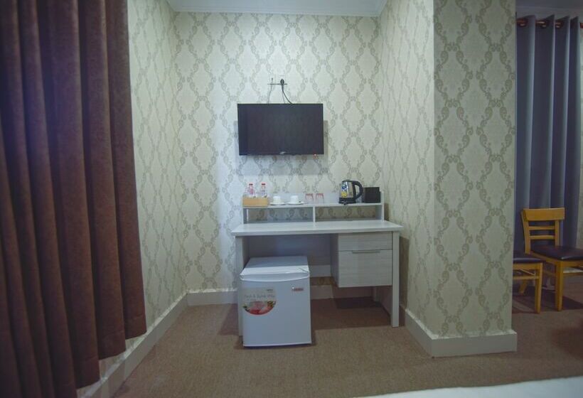 דירת חדר סופריור, Leaph Sokhak