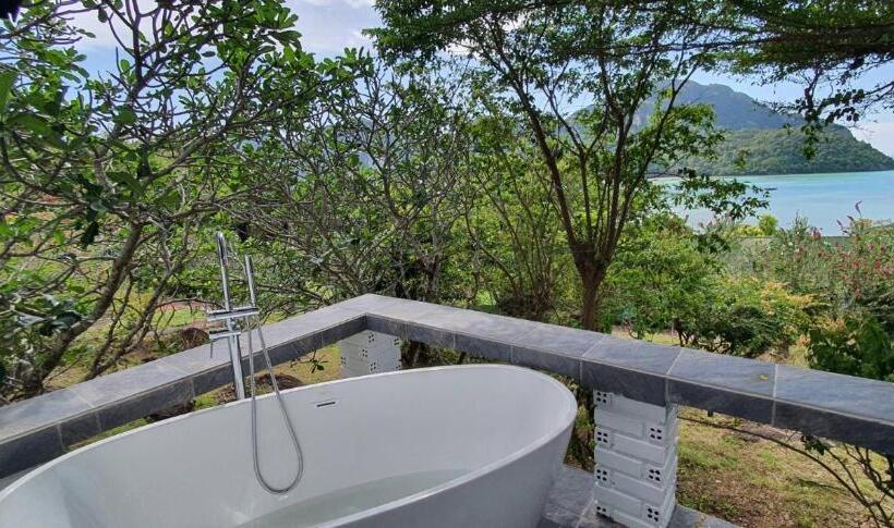 Номер Стандарт с Балконом, Phi Phi View Point Resort