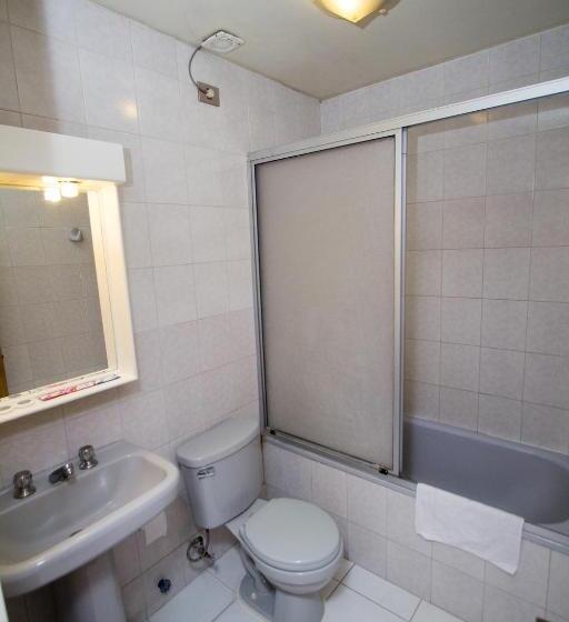 اتاق کلاسیک سه تخته, Quitor