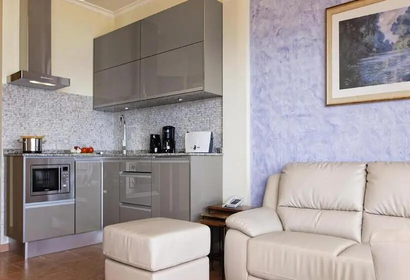 1 Bedroom Apartment Sea View