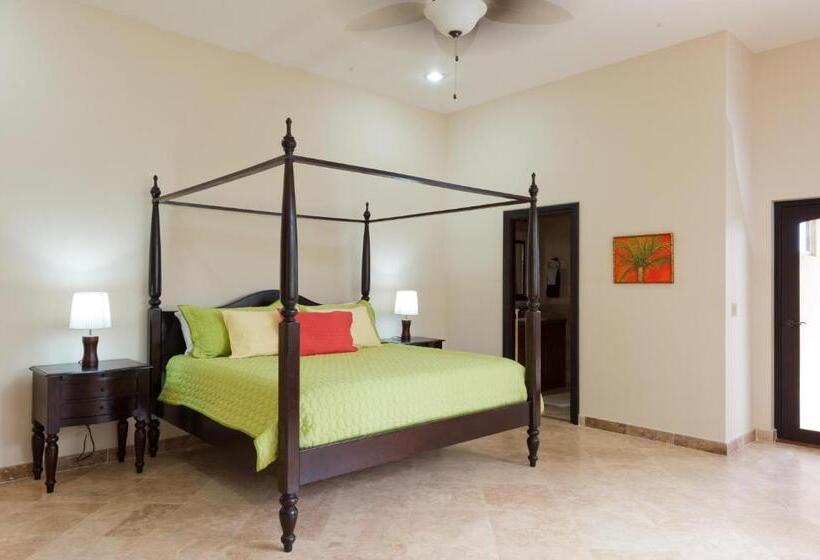 Бунгало Стандарт, Red Frog Beach Island Resort