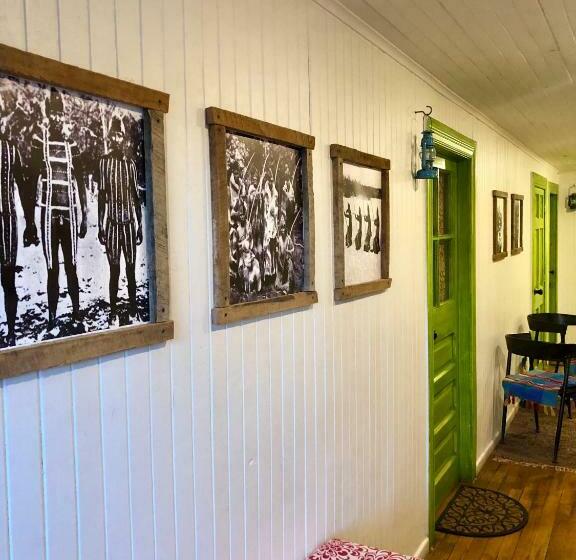 스탠다드 룸 공동 욕실, Wild Hostel