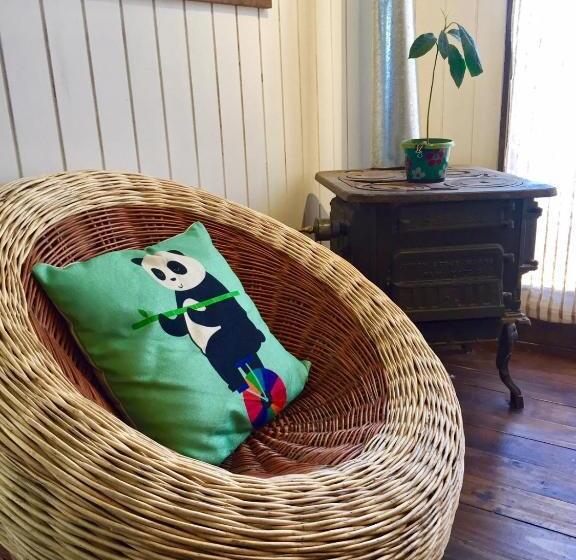 디럭스 스위트 킹 침대, Wild Hostel