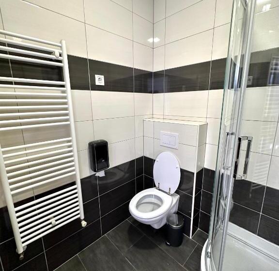 غرفة قياسية رباعية, Kaptol Rooms