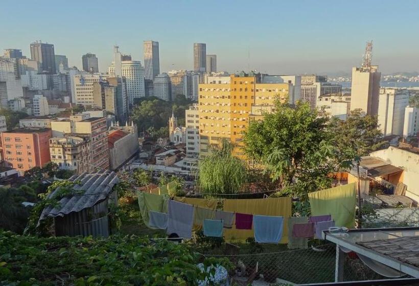 سوییت با چشم‌انداز باغ, Casa Da Gente