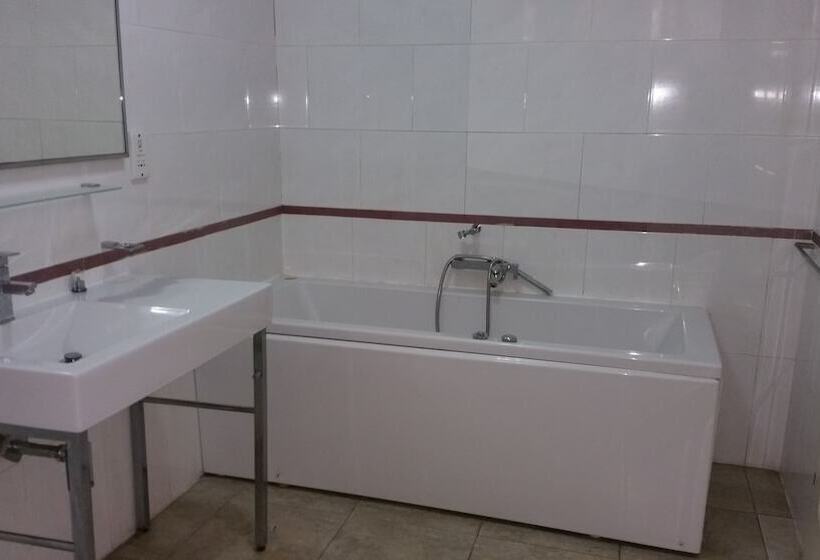 Апартаменты 3 Спальни, Dream Court Apartment