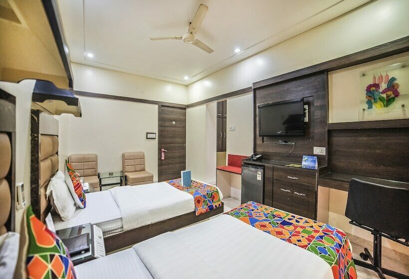 Номер Deluxe, Fabhotel Santoor Geeta Bhawan Square