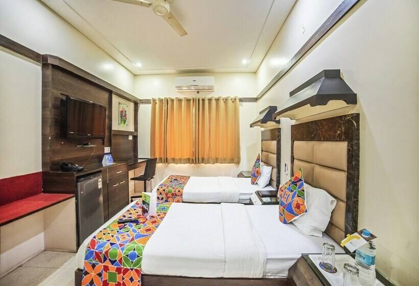 חדר דלוקס, Fabhotel Santoor Geeta Bhawan Square
