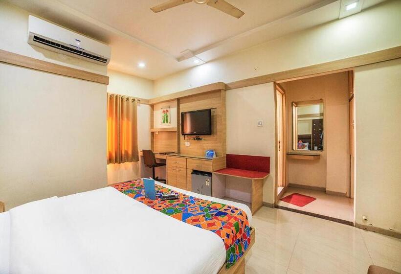 חדר אקזקיוטיב לשלושה, Fabhotel Santoor Geeta Bhawan Square