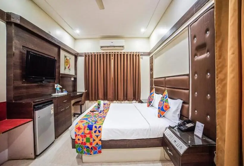 Executive Kolmen Hengen Huone, Fabhotel Santoor Geeta Bhawan Square
