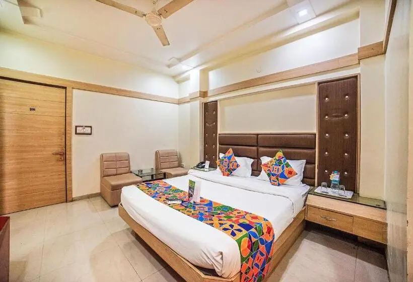 Executive Kolmen Hengen Huone, Fabhotel Santoor Geeta Bhawan Square