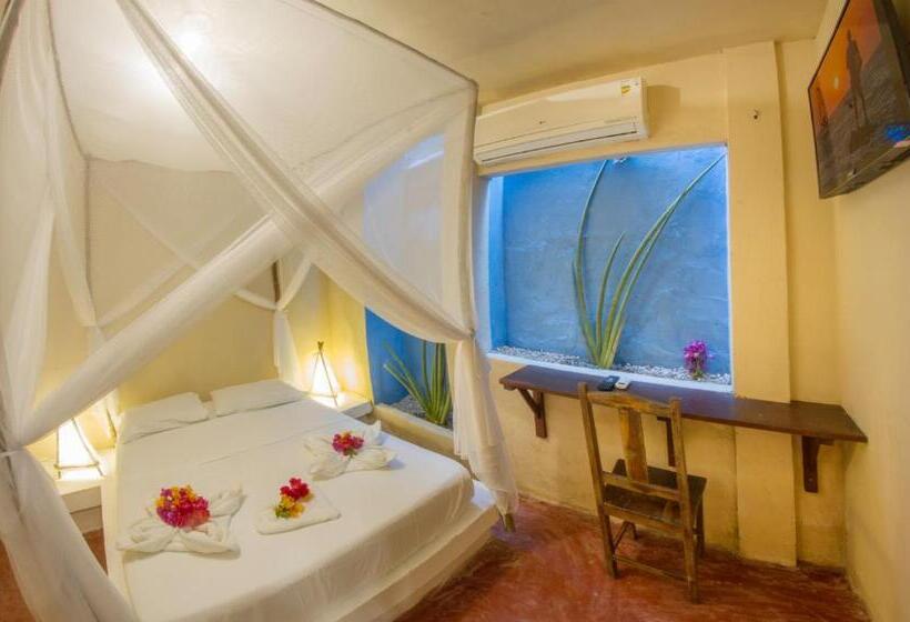 سوییت, Lataperajeri Hostel