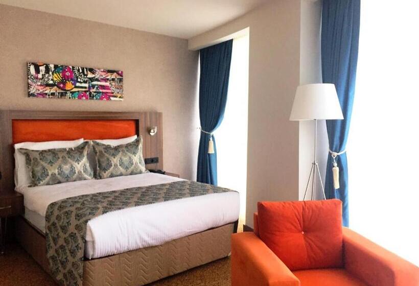 اتاق استاندارد با چشم‌انداز دریا, Sky Tower