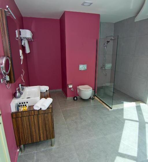 سوییت خانوادگی, Sky Tower