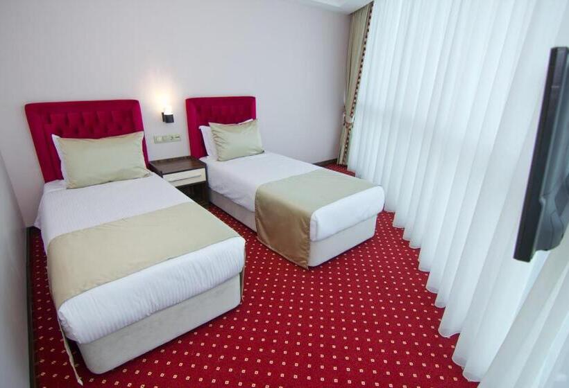 سوییت خانوادگی, Sky Tower