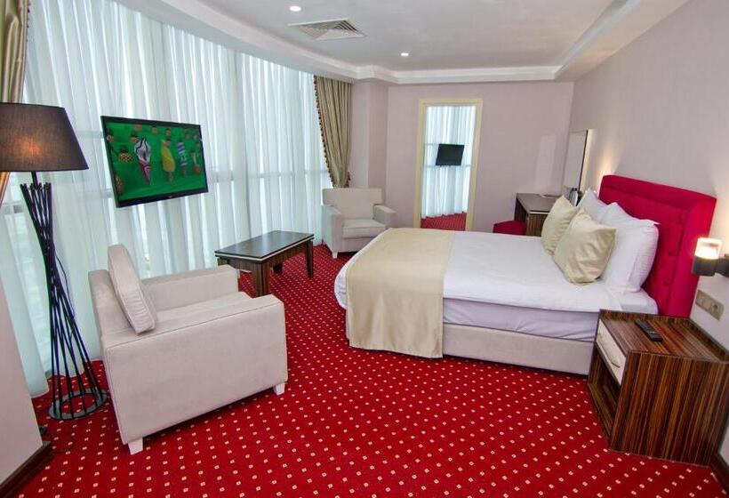 سوییت خانوادگی, Sky Tower