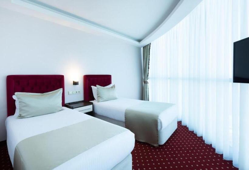 سوییت خانوادگی, Sky Tower