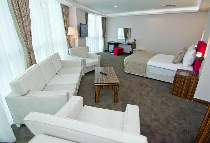 اتاق لوکس با چشم‌انداز دریا, Sky Tower