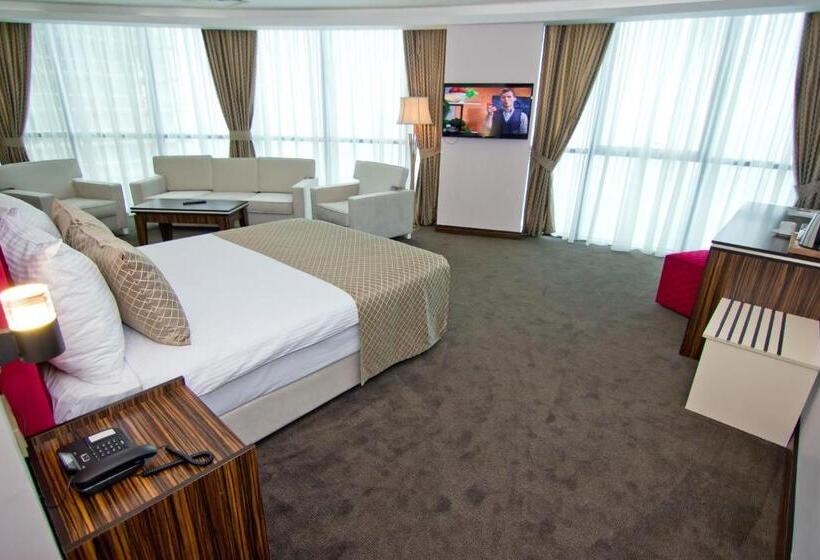 اتاق لوکس با چشم‌انداز دریا, Sky Tower