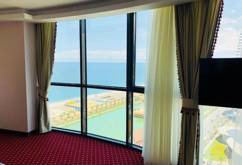 اتاق لوکس با چشم‌انداز دریا, Sky Tower