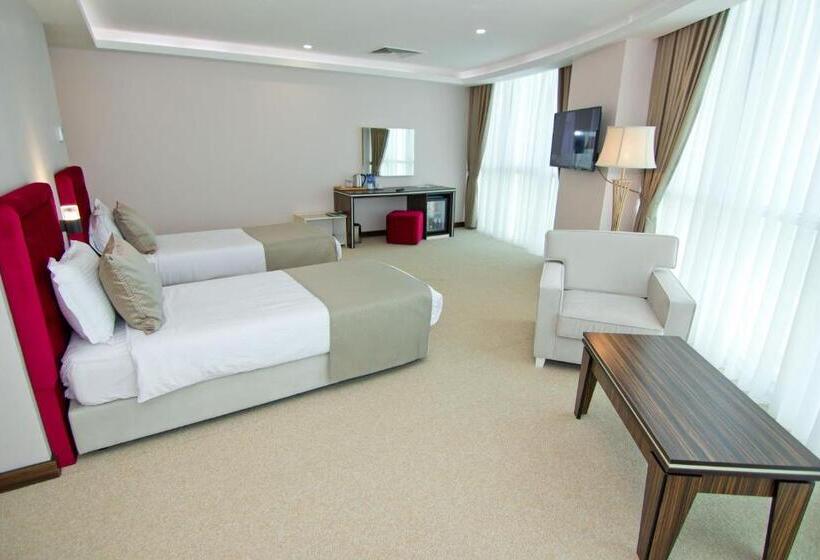 اتاق لوکس با چشم‌انداز دریا, Sky Tower