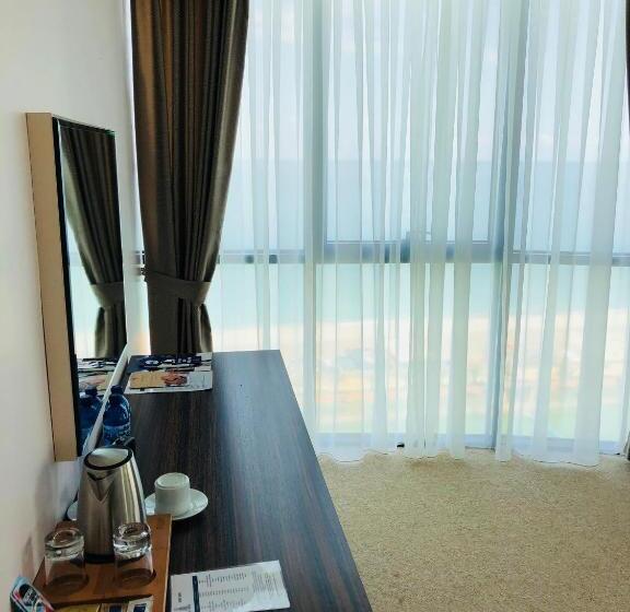 اتاق لوکس با چشم‌انداز دریا, Sky Tower