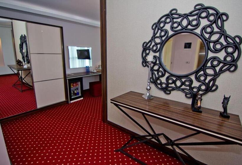 Deluxe Suite King Bed, Sky Tower