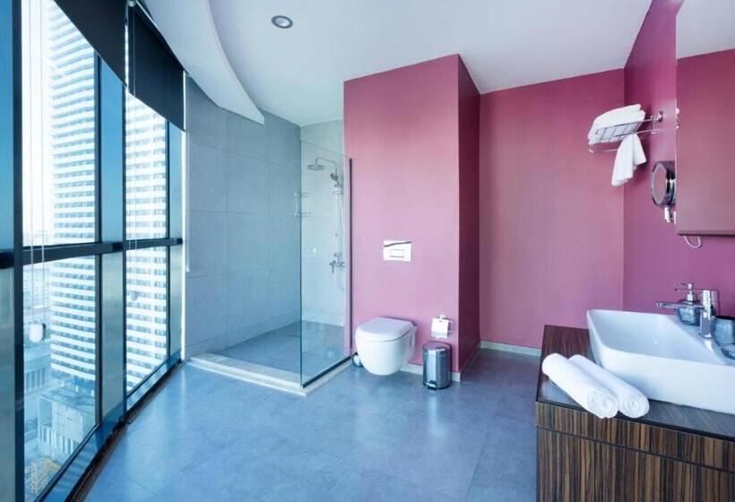 Deluxe Suite King Bed, Sky Tower