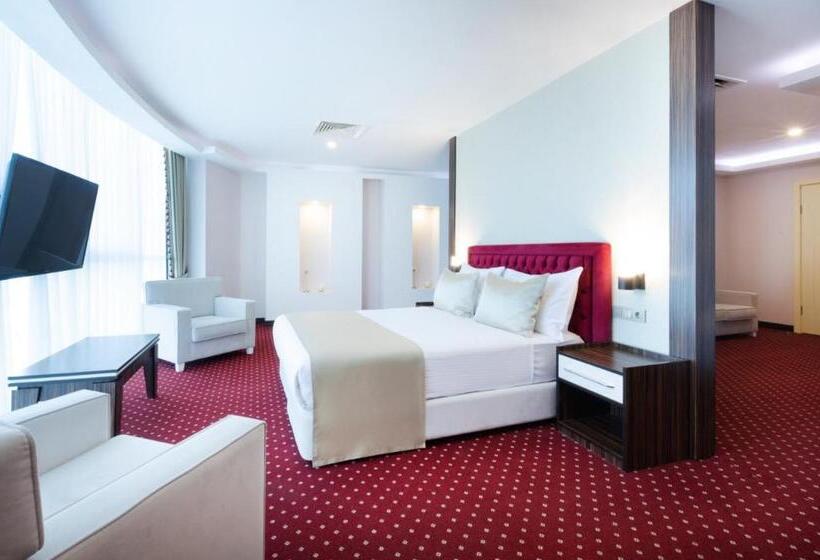 Deluxe Suite King Bed, Sky Tower