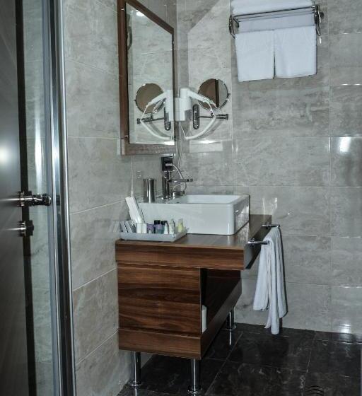 اتاق استاندارد با چشم‌انداز شهر, Sky Tower