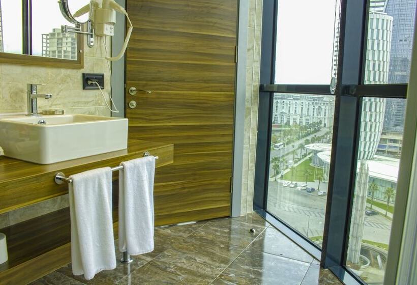 اتاق استاندارد با چشم‌انداز شهر, Sky Tower