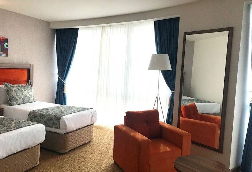 اتاق استاندارد با چشم‌انداز شهر, Sky Tower